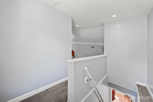 7 Lake Avenue, Helmetta, NJ 08828