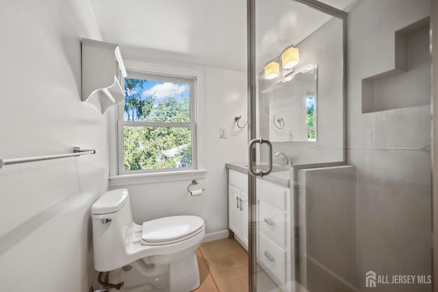 7 Lake Avenue, Helmetta, NJ 08828