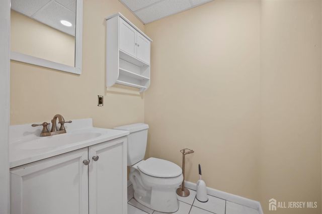 7 Lake Avenue, Helmetta, NJ 08828