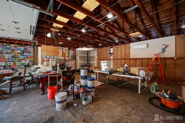 7 Lake Avenue, Helmetta, NJ 08828