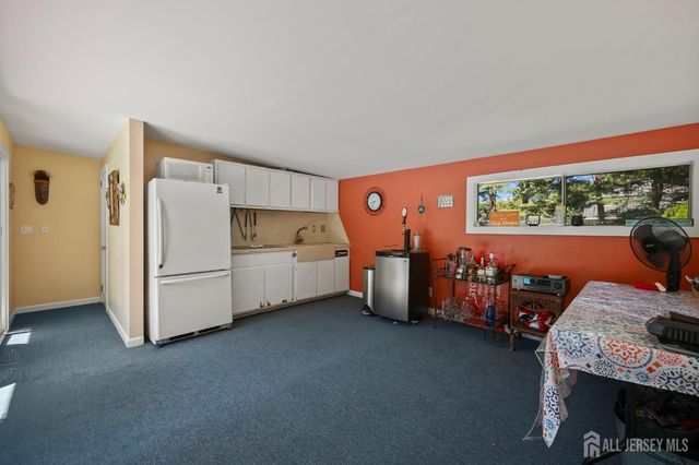 7 Lake Avenue, Helmetta, NJ 08828