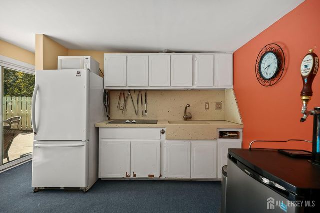 7 Lake Avenue, Helmetta, NJ 08828