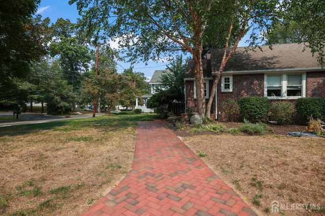 7 Lake Avenue, Helmetta, NJ 08828