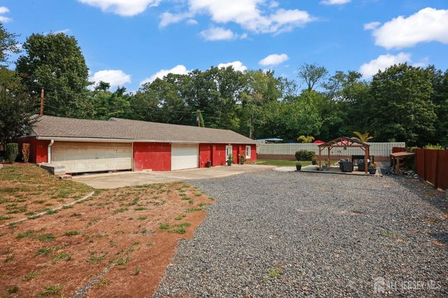 7 Lake Avenue, Helmetta, NJ 08828