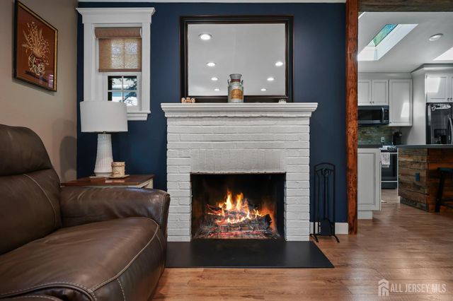 7 Lake Avenue, Helmetta, NJ 08828