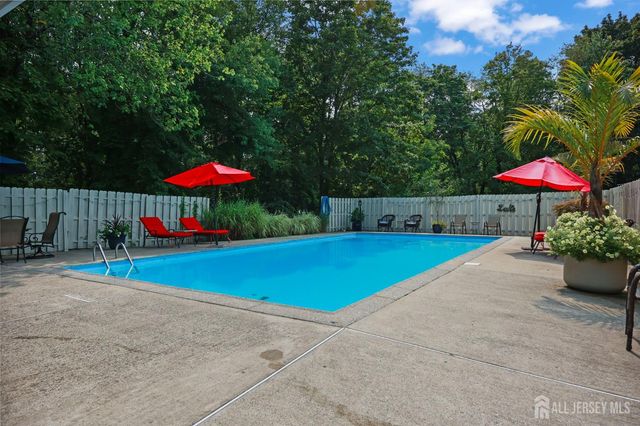 7 Lake Avenue, Helmetta, NJ 08828