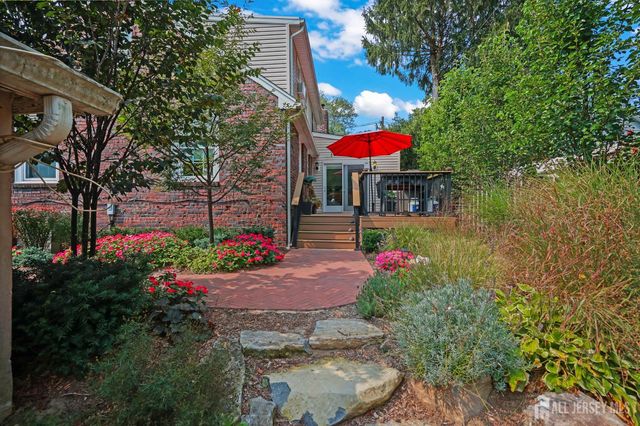 7 Lake Avenue, Helmetta, NJ 08828