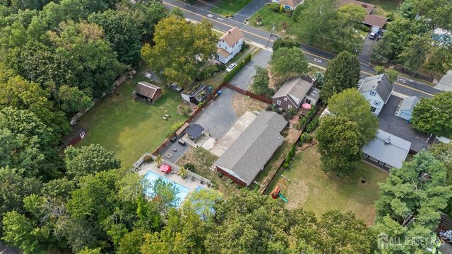 7 Lake Avenue, Helmetta, NJ 08828