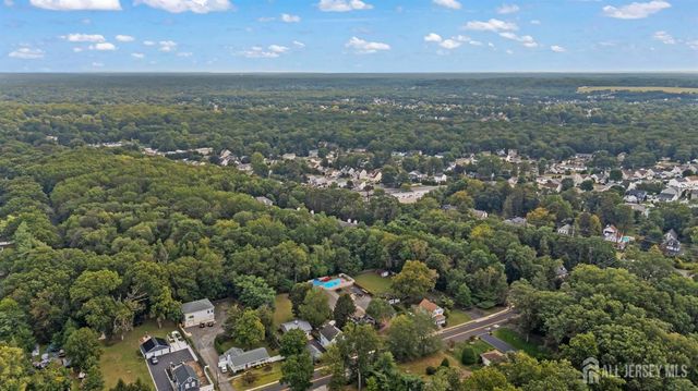 7 Lake Avenue, Helmetta, NJ 08828