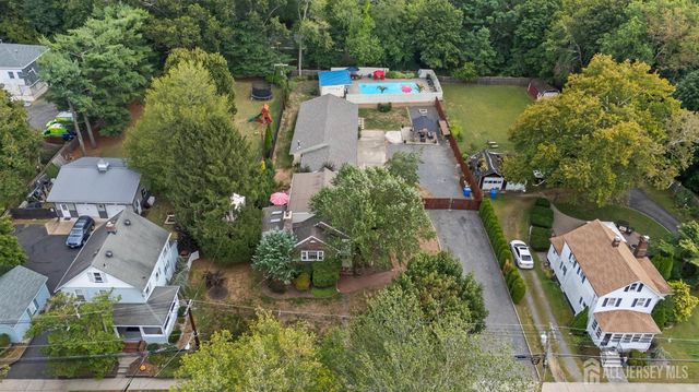 7 Lake Avenue, Helmetta, NJ 08828