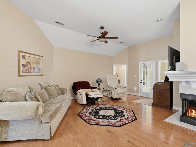512 Sussex Drive SW, Huntsville, AL 35824