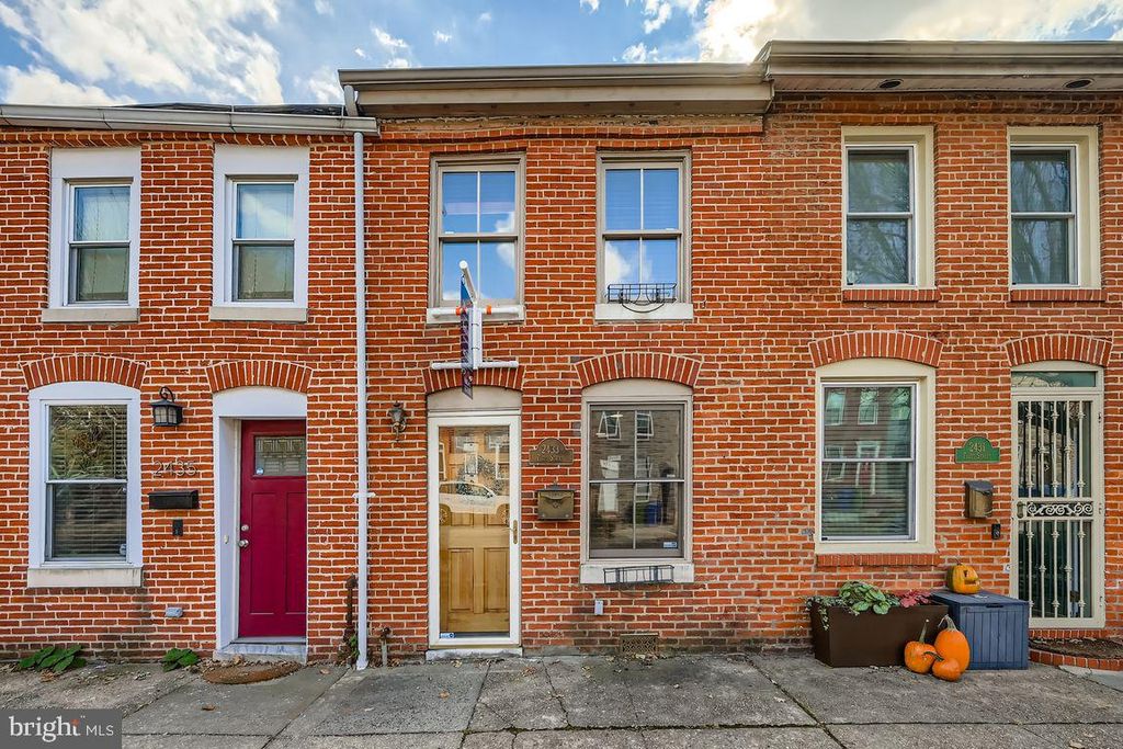 2433 FLEET ST, Baltimore, MD 21224