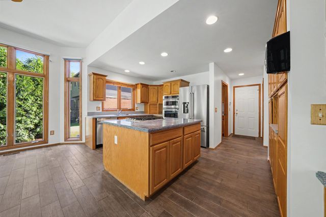43697 Vintners Place Drive, Sterling Heights, MI 48314