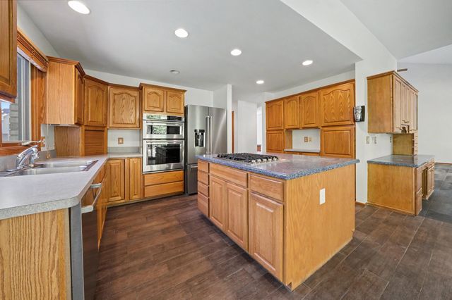 43697 Vintners Place Drive, Sterling Heights, MI 48314