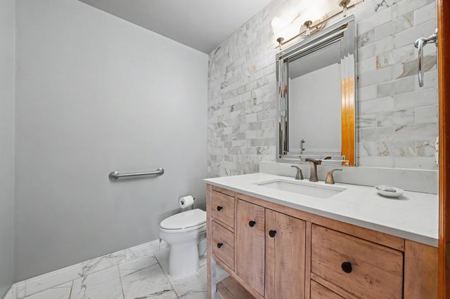 43697 Vintners Place Drive, Sterling Heights, MI 48314