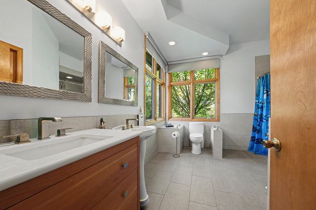 43697 Vintners Place Drive, Sterling Heights, MI 48314