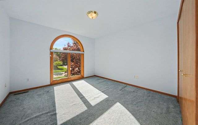 43697 Vintners Place Drive, Sterling Heights, MI 48314