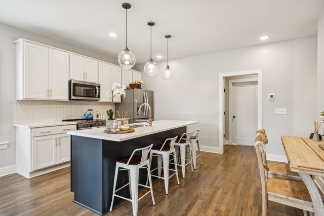 220 Thompson Park Dr, Nashville, TN 37211