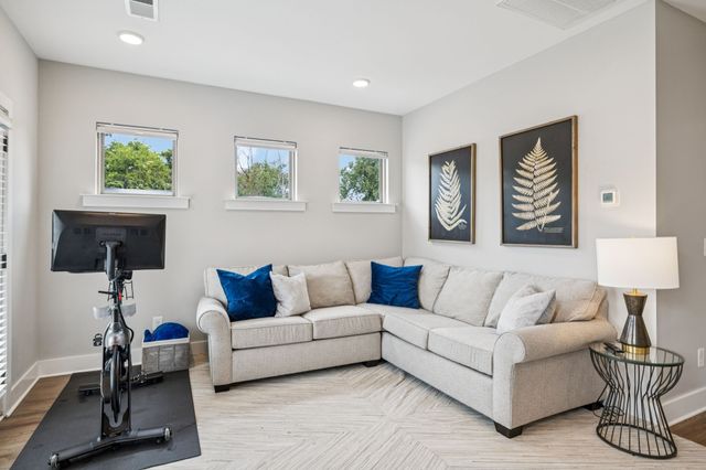 220 Thompson Park Dr, Nashville, TN 37211