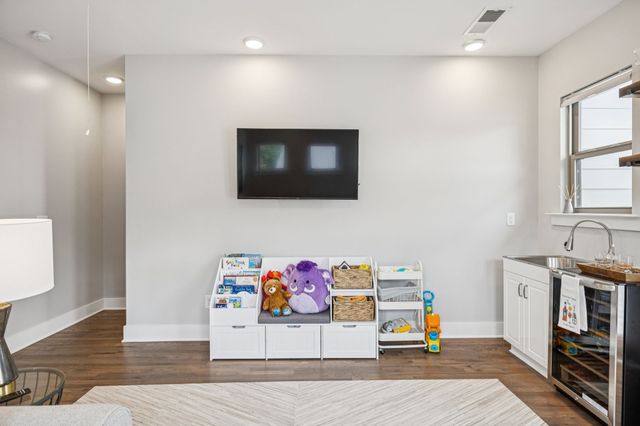 220 Thompson Park Dr, Nashville, TN 37211