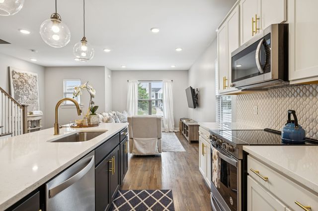 220 Thompson Park Dr, Nashville, TN 37211