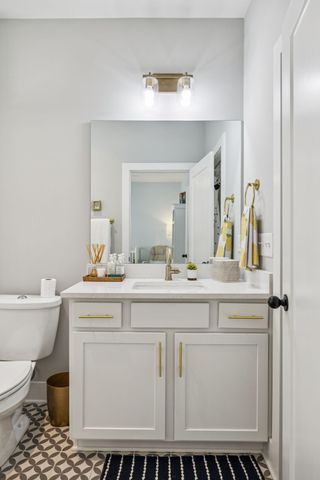 220 Thompson Park Dr, Nashville, TN 37211