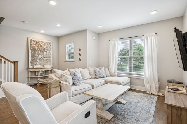 220 Thompson Park Dr, Nashville, TN 37211