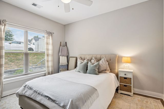 220 Thompson Park Dr, Nashville, TN 37211