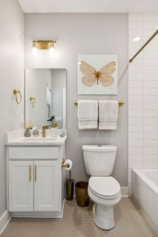 220 Thompson Park Dr, Nashville, TN 37211