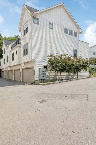 220 Thompson Park Dr, Nashville, TN 37211