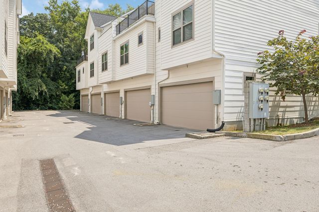 220 Thompson Park Dr, Nashville, TN 37211