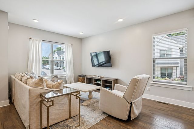 220 Thompson Park Dr, Nashville, TN 37211