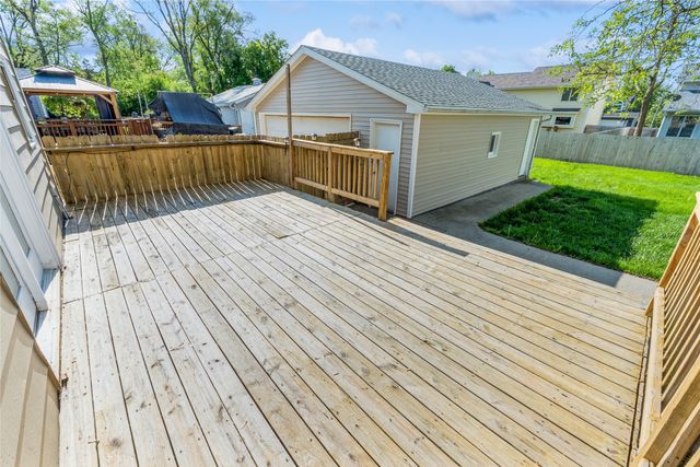 1916 Locust Street, West Des Moines, IA 50265