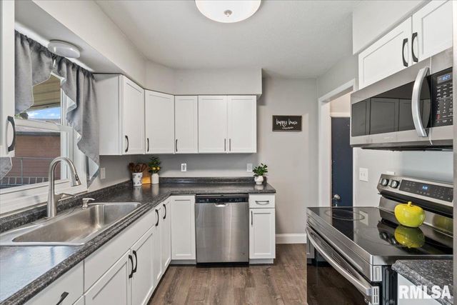 1107 N THORNWOOD Avenue, Davenport, IA 52804