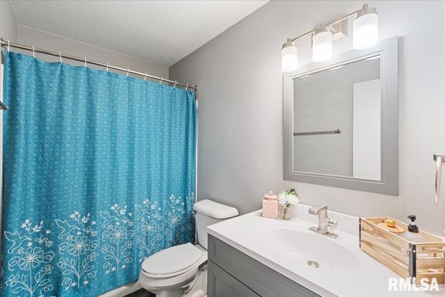 1107 N THORNWOOD Avenue, Davenport, IA 52804