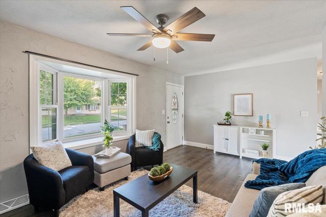 1107 N THORNWOOD Avenue, Davenport, IA 52804