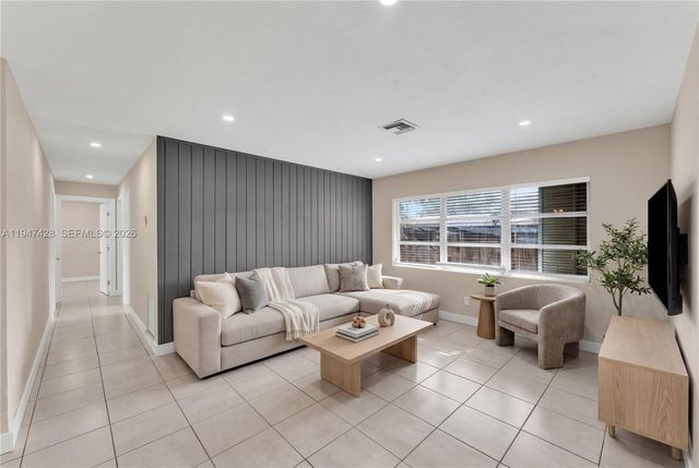 1709 N 59th Ter, Hollywood, FL 33021