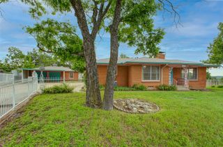 2000 Standifer Street, Fort Worth, TX 76164