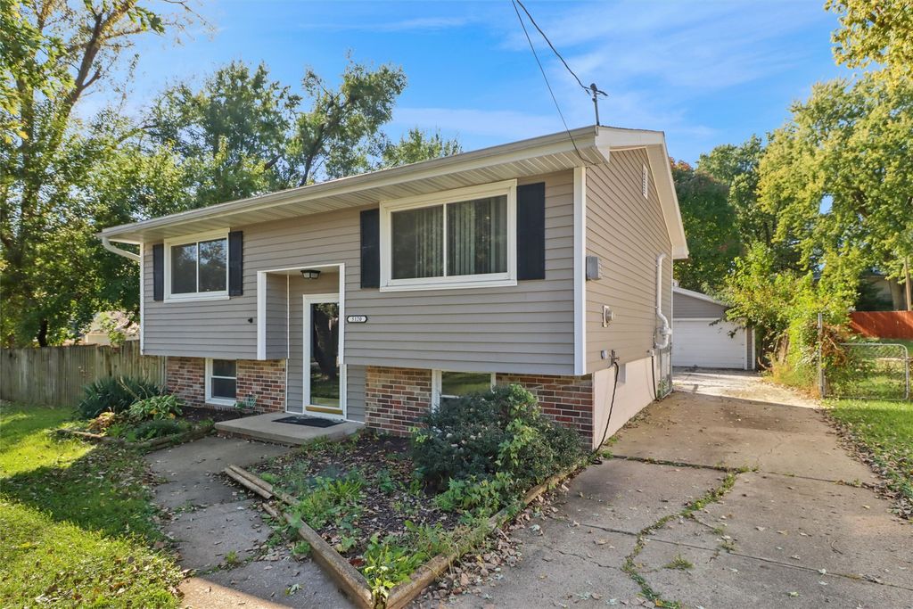 5120 SW 14th Street, Des Moines, IA 50315