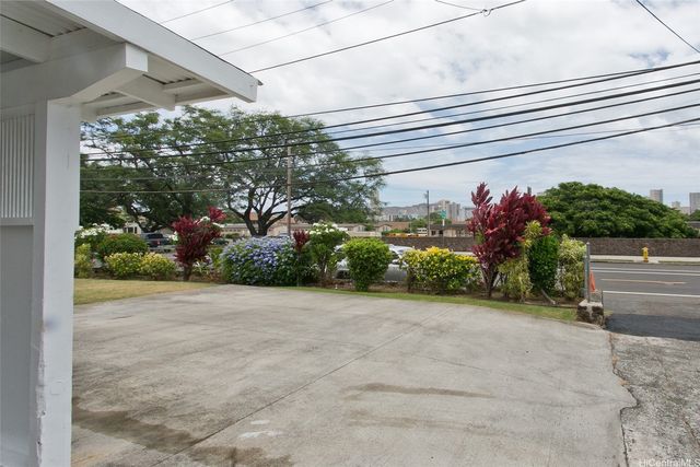 2254 Metcalf Street, Honolulu, HI 96822