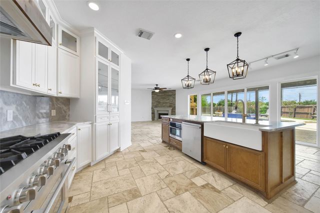 3143 S Royce Circle, Manvel, TX 77578