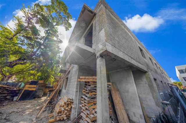 1254 SW 2nd St, Miami, FL 33135