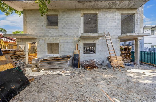 1254 SW 2nd St, Miami, FL 33135