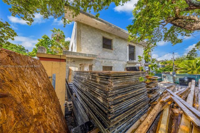 1254 SW 2nd St, Miami, FL 33135