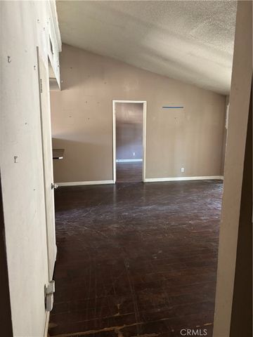 18716 Oakmoor, Canyon Country, CA 91351