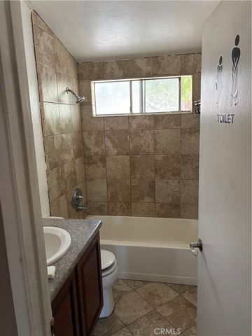 18716 Oakmoor, Canyon Country, CA 91351