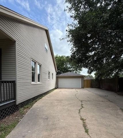 403 3rd Street, Nederland, TX 77627