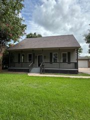 403 3rd Street, Nederland, TX 77627