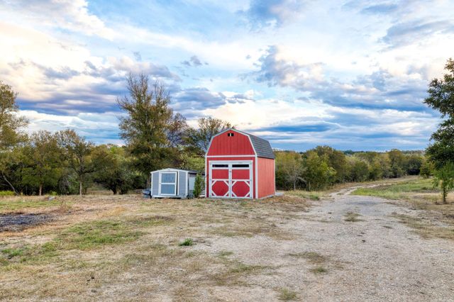 1501 Boggy Creek RD, Lockhart, TX 78644