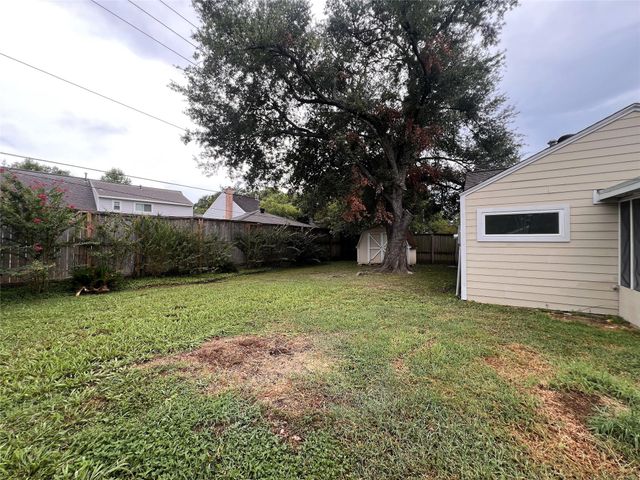 11831 Briar Forest Drive, Houston, TX 77077